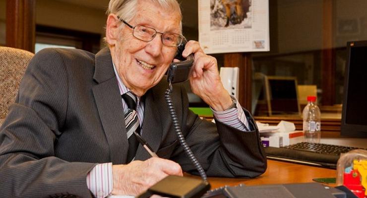 Найден самый старый офисный работник в мире (ФОТО)