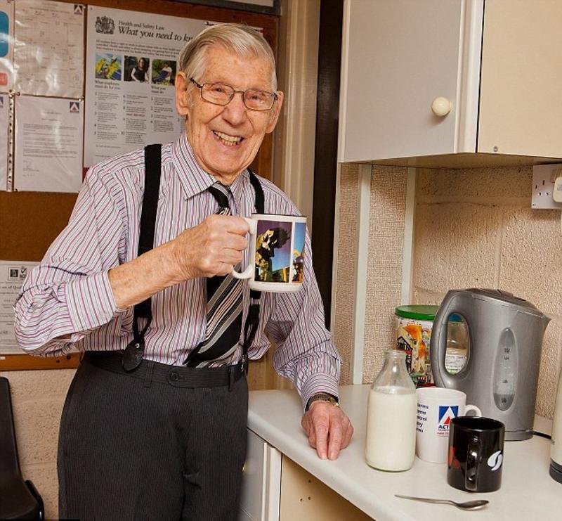 Найден самый старый офисный работник в мире (ФОТО) / dailymail.co.uk