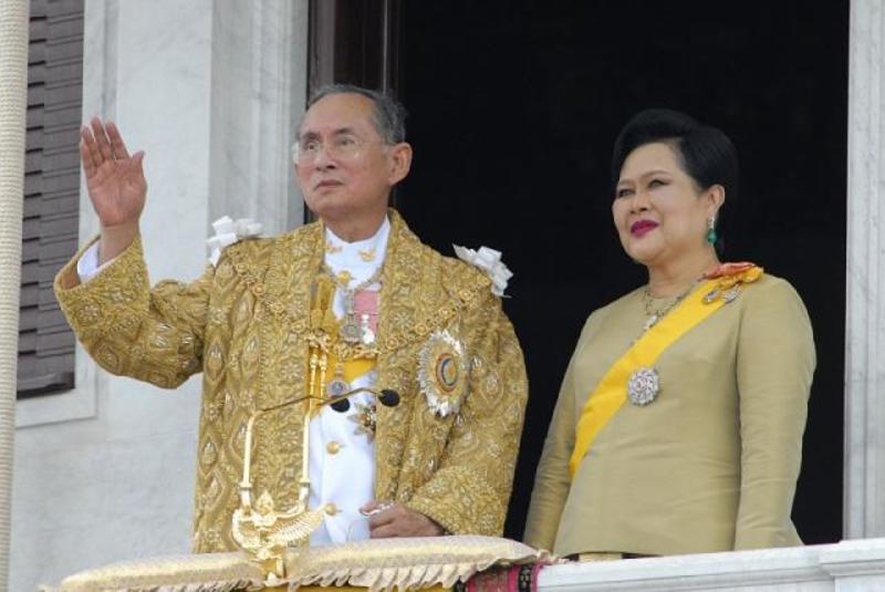 Названы самые богатые монархи в мире (ФОТО) / s-thai.ru