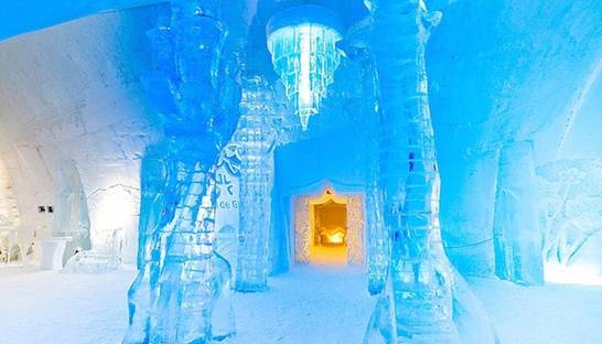 И никакого отопления: В Канаде открылся ледовый отель (ФОТО)