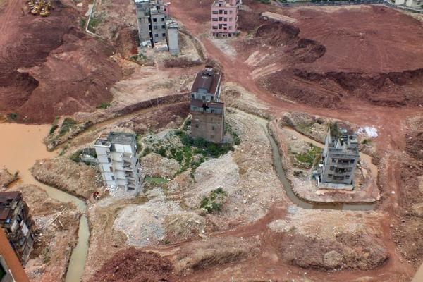 Как китайские застройщики выживают бедняков из их домов (ФОТО)