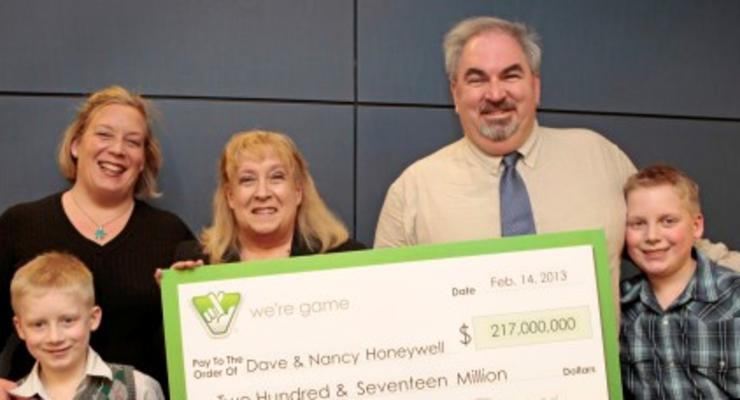Супружеская пара выиграла в лотерею $217 миллионов (ФОТО)