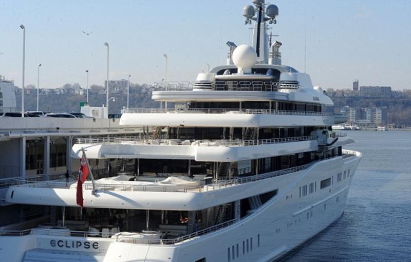 Российский олигарх шокировал американцев своей яхтой (ФОТО) / zumapress.com