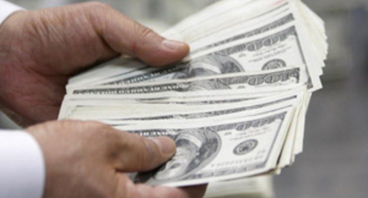 Превосходство доллара на межбанке тает с приближением 8 марта