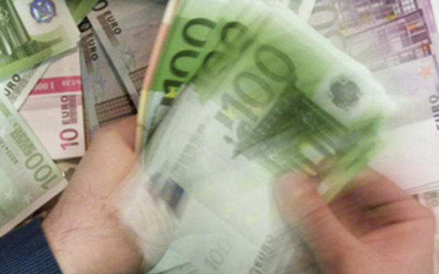 На Кипре все банки установили лимит на снятие наличных в 100 евро в день