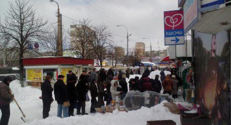 Киевляне страдают от нехватки хлеба и мяса (ФОТО)