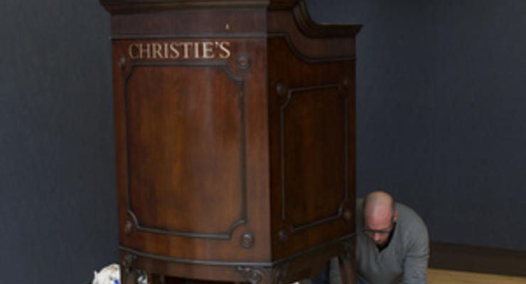 На аукционе Christie's за рекордную сумму c молотка ушел совершенный бриллиант