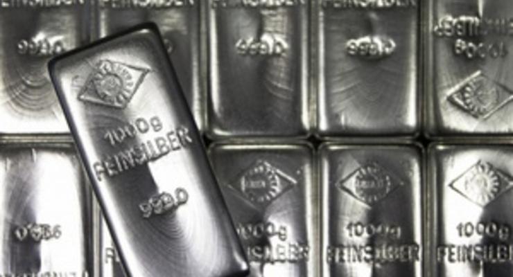 Драгоценный аутсайдер: Цены на серебро обрушились до трехлетнего минимума