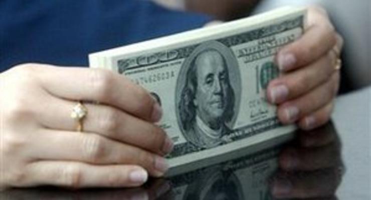 Ъ: Доллар в Украине дорожает из-за вывода денег за рубеж