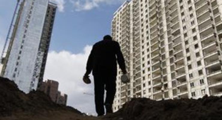СМИ выяснили зарплаты строителей крупнейших объектов Киева, большинство из которых - азиаты