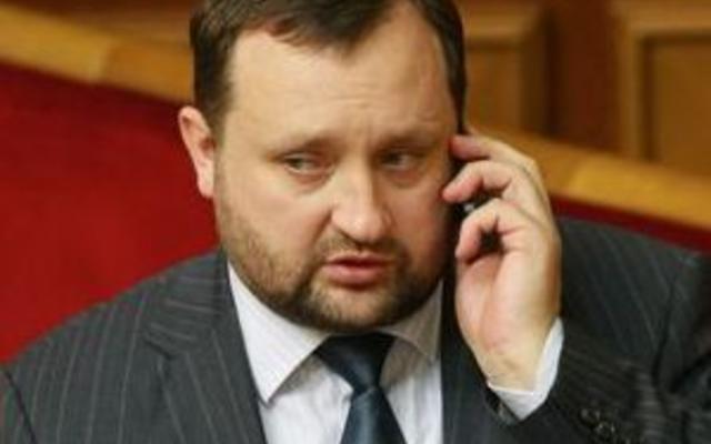 Ведомство Арбузова пытается занять у банков миллиарды ради нацпроектов, сражаясь за ставку кредита - Ъ