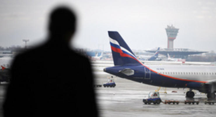 Российские власти распродают крупнейшие аэропорты Москвы, оставляя себе банковского титана