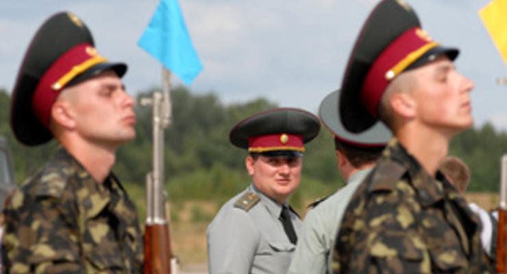 ЗН: Минобороны запросило у Азарова еще 30 миллиардов гривен на армию