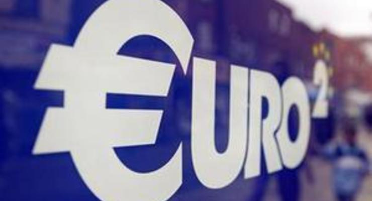 Межбанковский доллар тучнеет к выходным, евро ссыхается от зависти