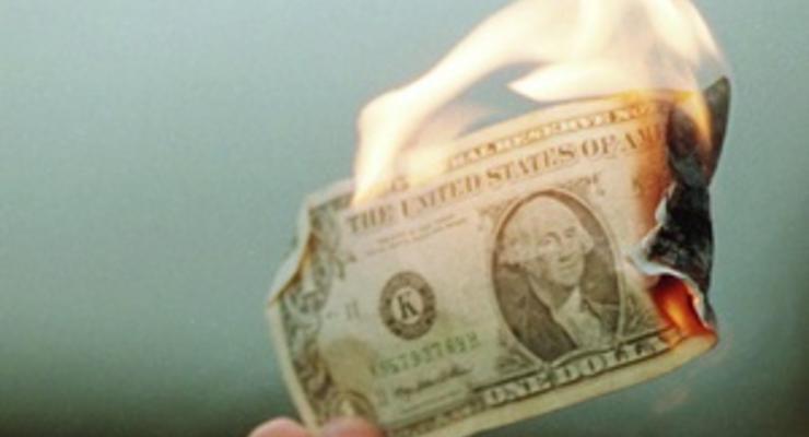 Доллар ввязался в схватку с гривной на межбанке на фоне плавно тонущего евро