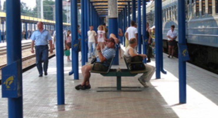 Один рейс дополнительного поезда Киев - Симферополь приносит 186 тыс. грн убытка - Мининфраструктуры