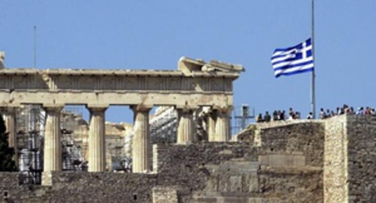 Для получения кредита греческий парламент одобрил сокращение госслужащих