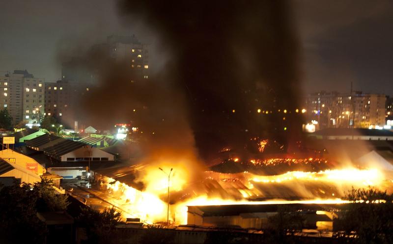 Пожар на Героев Днепра: В Киеве каждый рынок может сгореть / vk.com/typical_kiev