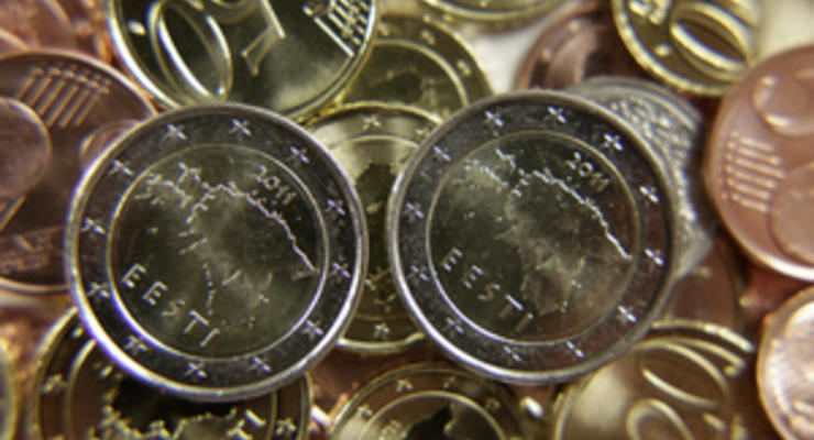Межбанковский евро заторможено реагирует на маневры официальных котировок