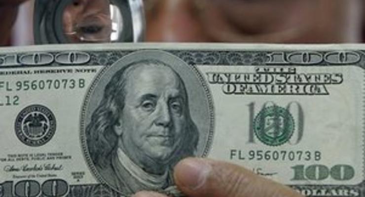 Доллар на межбанке приблизился к двухмесячному максимуму