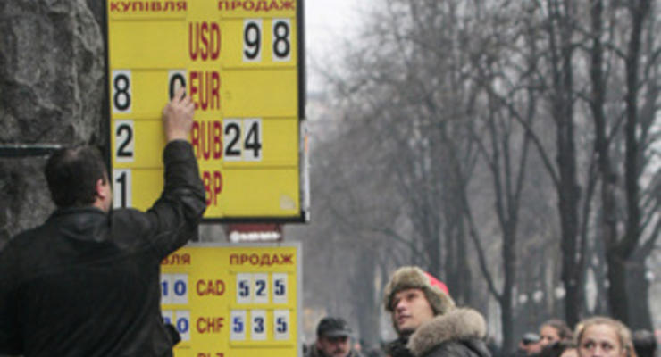 В планах действий Президента. На фоне роста доллара в НБУ вновь пугают украинцев налогом на обмен валюты