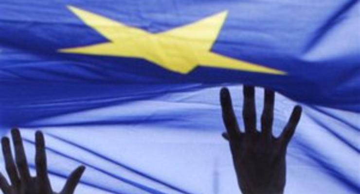 ЕС стимулирует Украину подписать договор об ассоциации, суля начало работы ЗСТ в 2014-м
