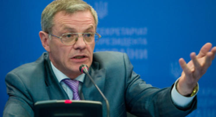 Бывший советник Ющенко назвал провокационными заявления Азарова о "заморозке" части украинской ГТС