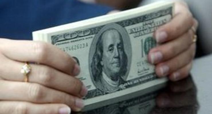 Доллар и евро удерживают позиции на межбанке
