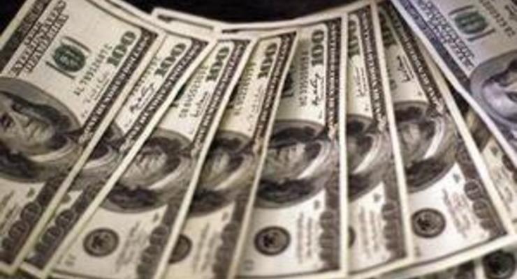 Доллар плавает у многомесячных минимумов, ожидая компромисса в Вашингтоне