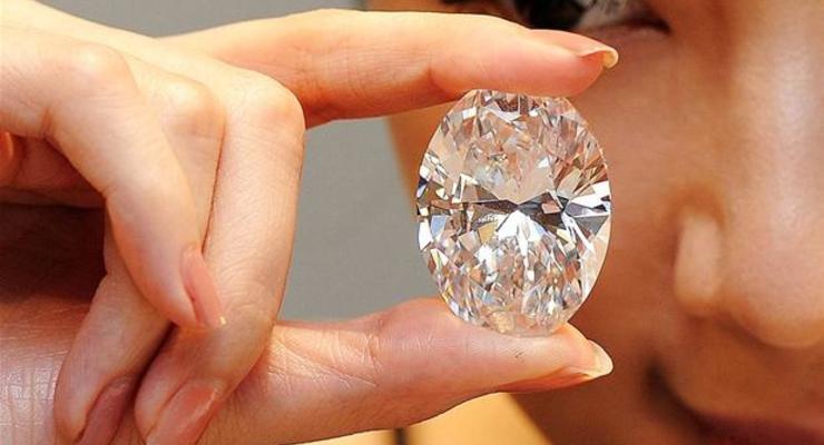 С молотка ушел крупнейший в мире бесцветный бриллиант, установив ценовой рекорд