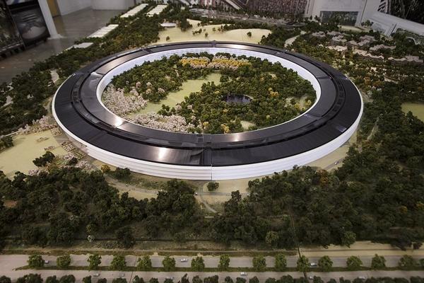 Новый офис Apple будет похож на космический корабль (ФОТО)