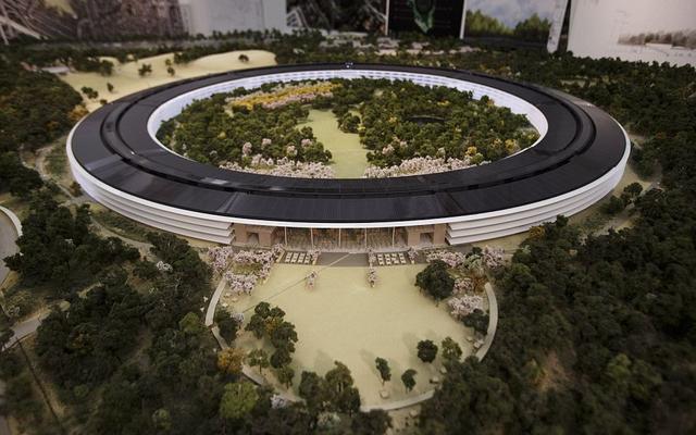 Новый офис Apple будет похож на космический корабль (ФОТО)