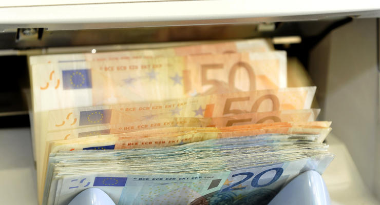 Латвия решила не тратить более четверти миллиона евро на "рекламу" единой валюты ЕС