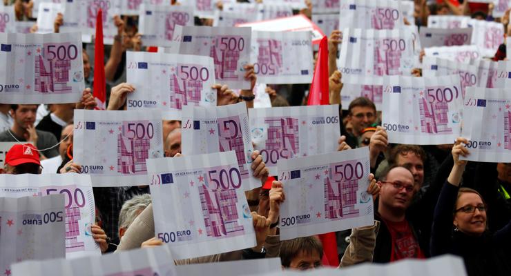 Годовщину революции межбанковский доллар встретил стоически, евро опечалился