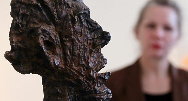 Большую голову Диего скульптора Джакометти продали за $50 миллионов