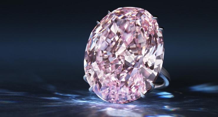 Крупнейший розовый бриллиант продан за рекордную сумму