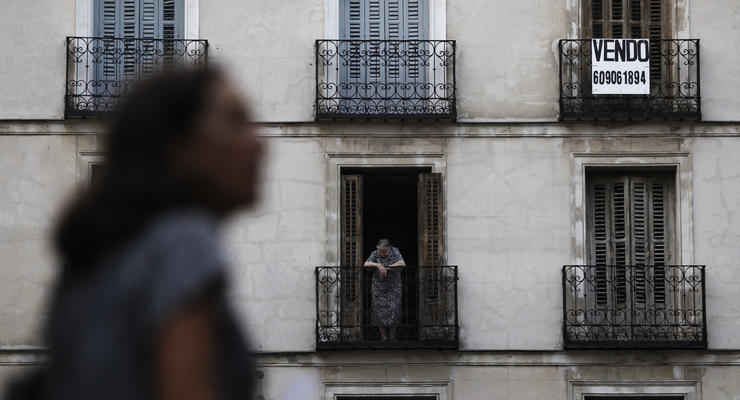 Потерпающие от кризиса испанцы научились продавать недвижимость россиянам