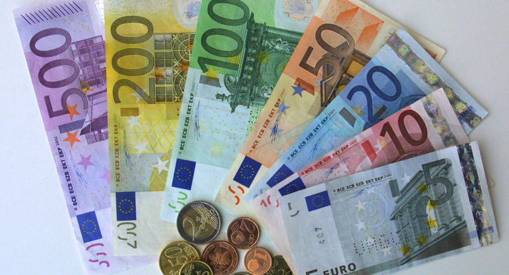 Жесткая экономия: суд решил оставить еврочиновников без повышения зарплат