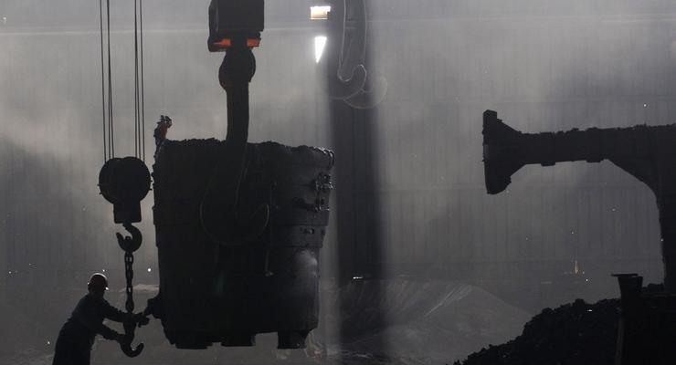 Теряющая прибыль металлургическая империя Ахметова привлекла кредит почти на треть миллиарда долларов