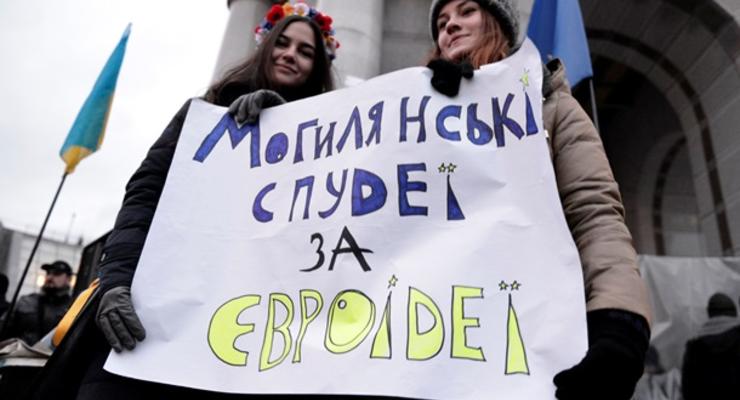 Польша пообещала стипендии украинским студентам, которых выгонят из-за Евромайдана