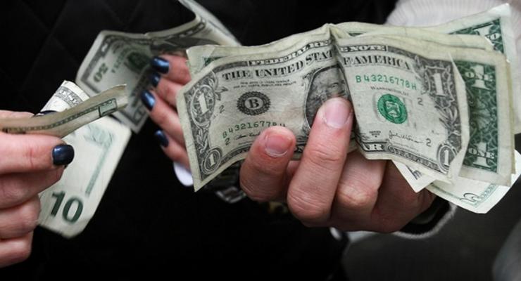 Эксперт: в Украине невозможно заработать на долларе