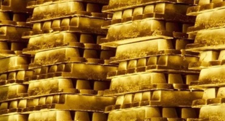 Цена золота на международных рынках снижается