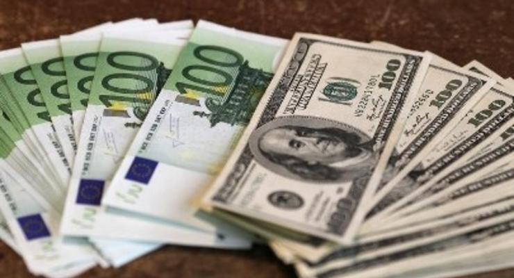 Евро на Forex колеблется  у нулевых отметок к основным валютам