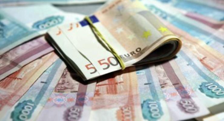 На открытии Московской валютной биржи евро консолидируется