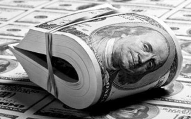 Доллар на Forex корректируется к рублю