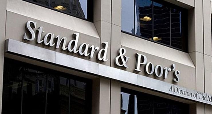 Агентство S&P понизило рейтинги трех украинских банков