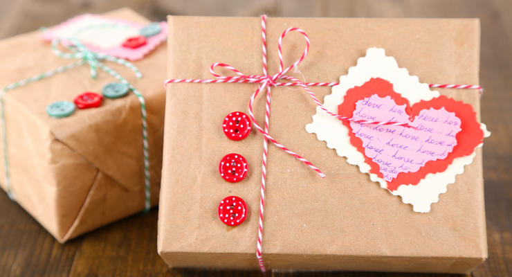 Что не стоит дарить на День Святого Валентина: список неудачных подарков для мужчин и женщин