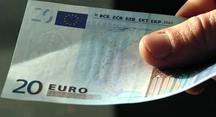 Евро на  Forex демонстрирует нисходящую коррекцию  к рублю