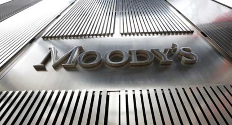 Moody's понизило долгосрочные рейтинги депозитов в инвалюте 12 украинских банков