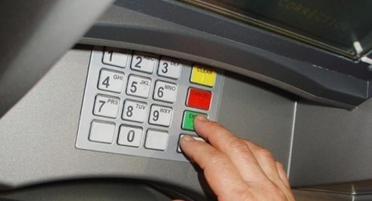 Альфа-Банк ввел ограничения на снятие наличных в банкоматах